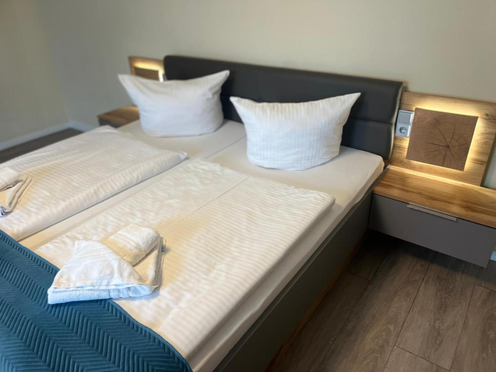 Hotel Pommerscher Hof Зиновиц Екстериор снимка