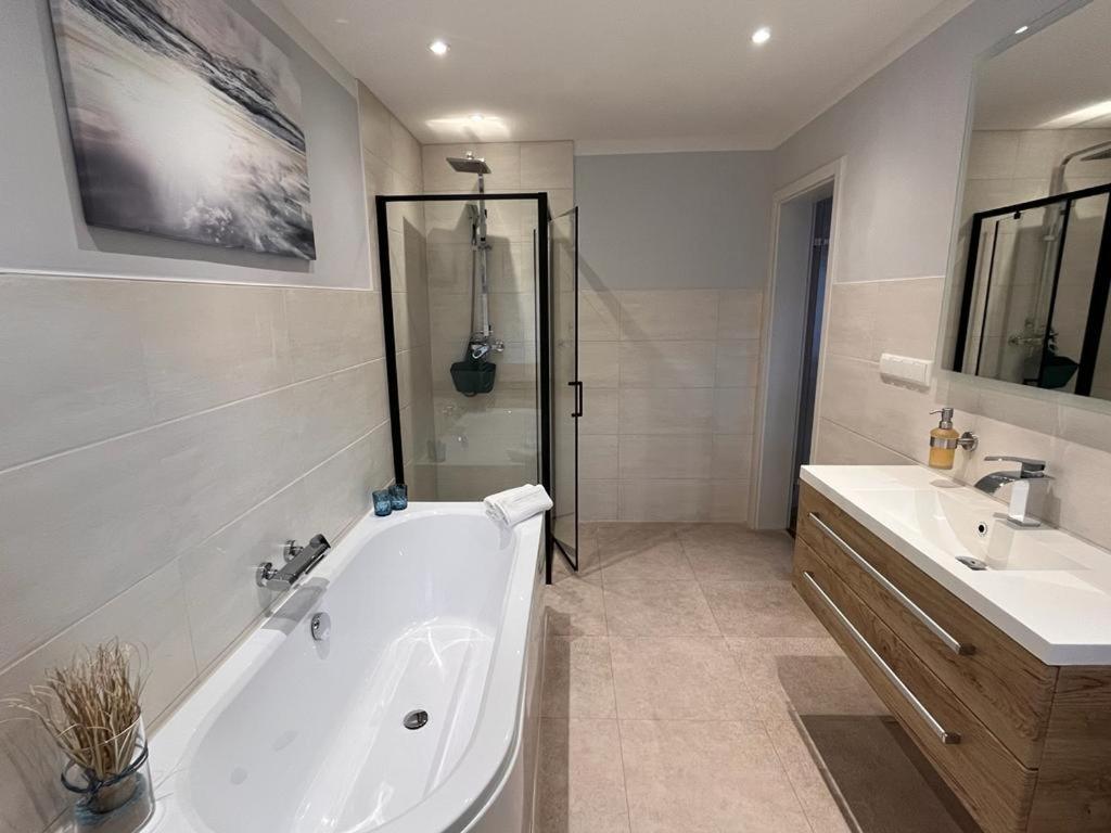 Hotel Pommerscher Hof Зиновиц Екстериор снимка