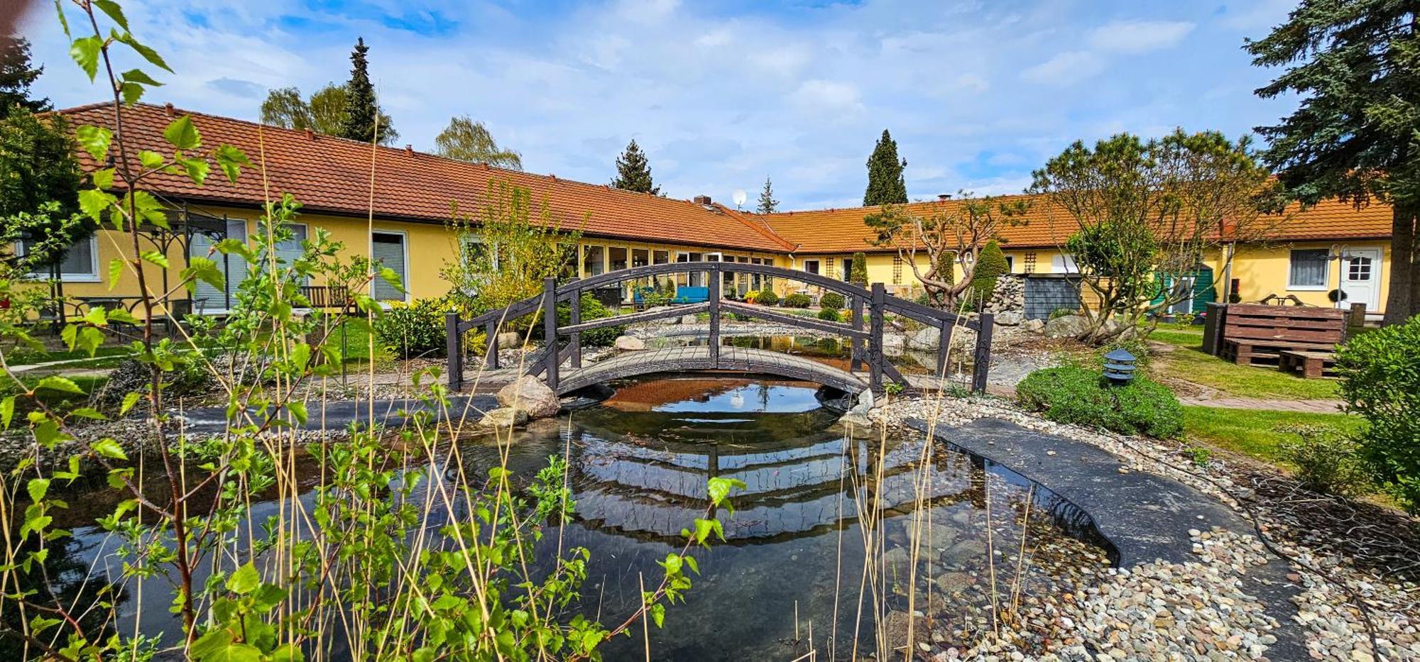 Hotel Pommerscher Hof Зиновиц Екстериор снимка