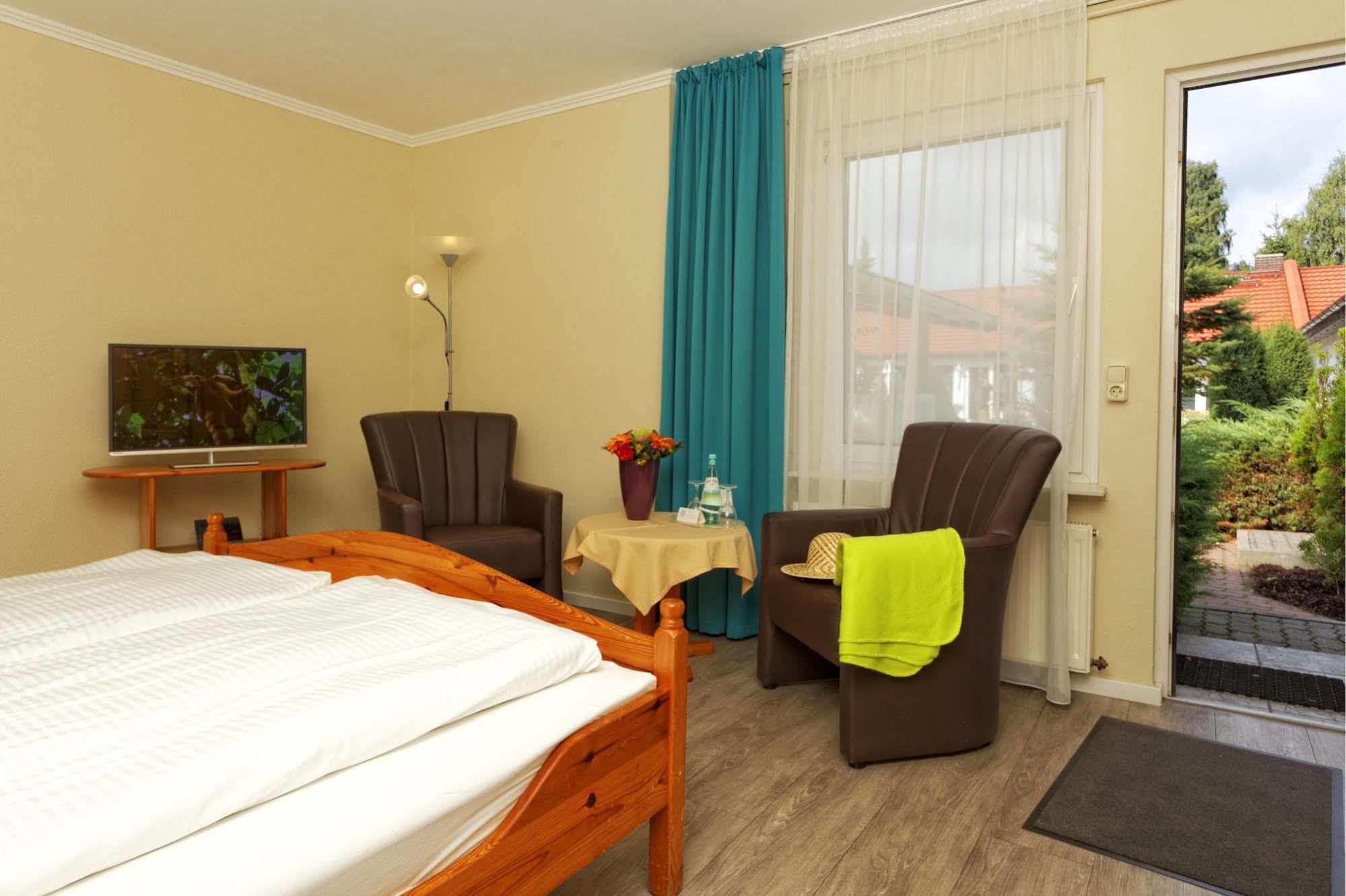Hotel Pommerscher Hof Зиновиц Екстериор снимка
