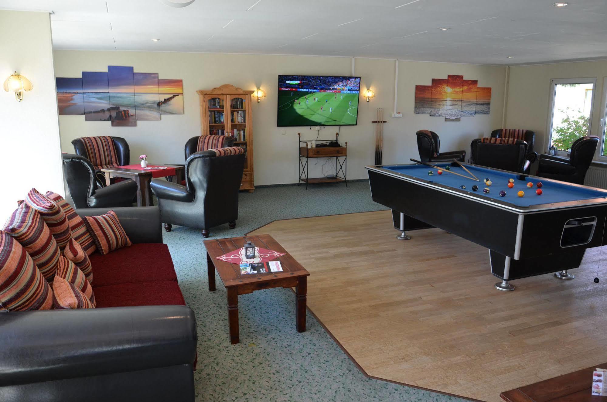 Hotel Pommerscher Hof Зиновиц Екстериор снимка
