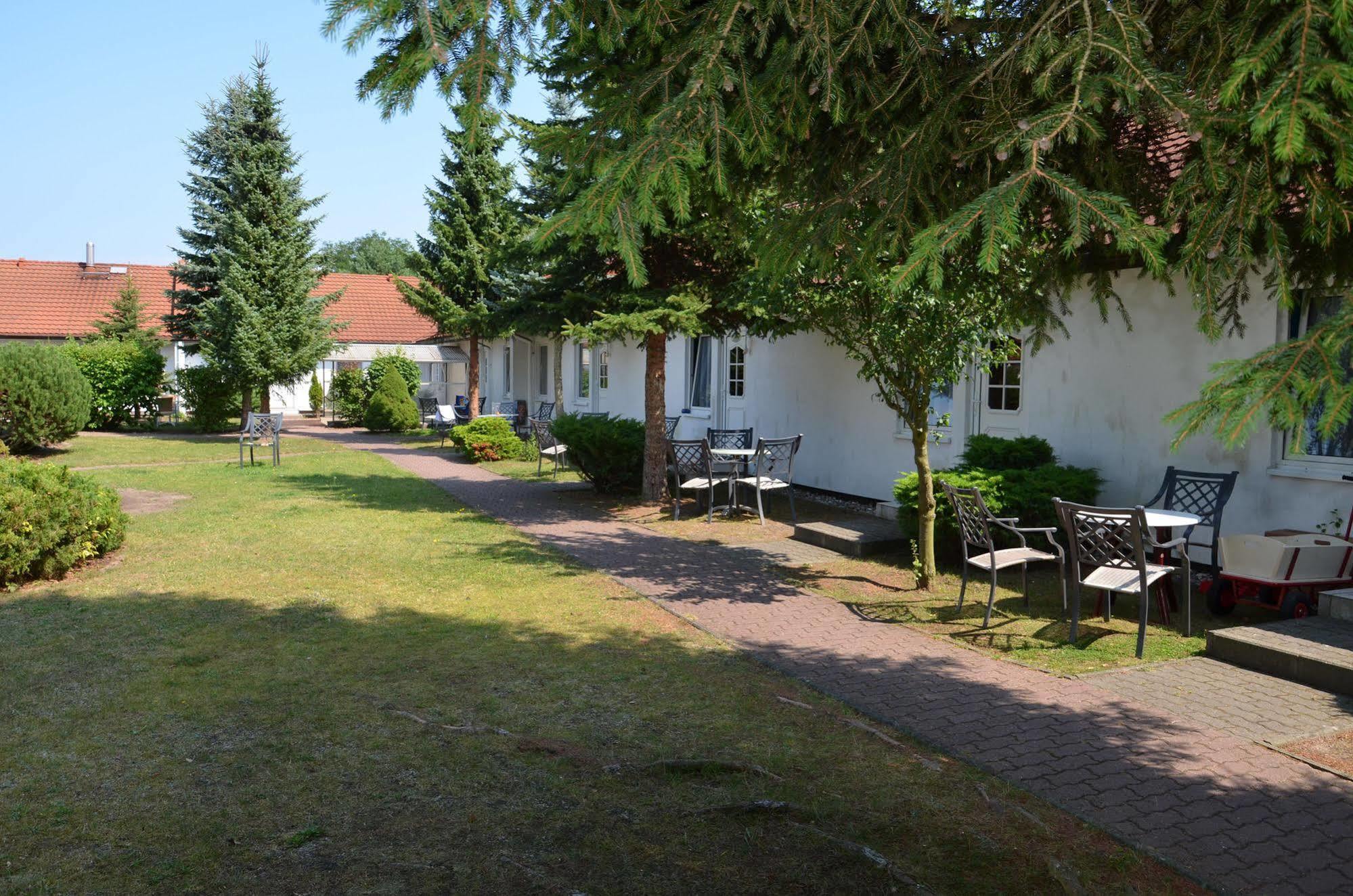 Hotel Pommerscher Hof Зиновиц Екстериор снимка