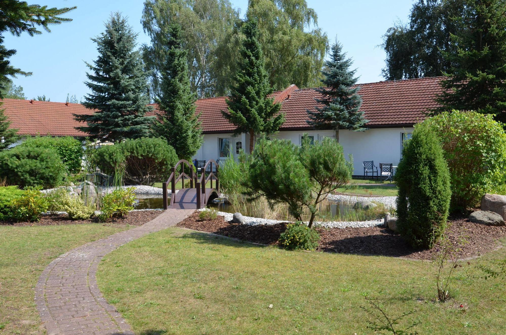 Hotel Pommerscher Hof Зиновиц Екстериор снимка